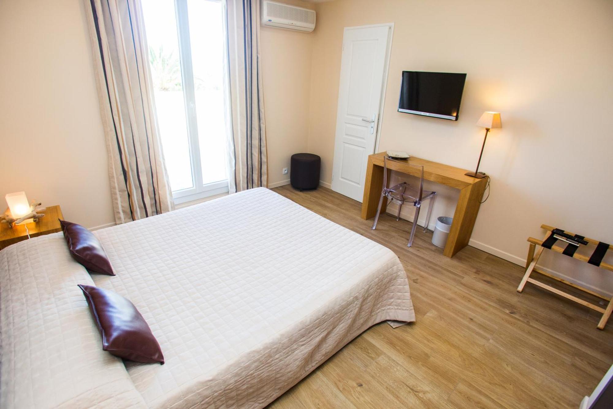 Hotel Cesario Calvi  Ngoại thất bức ảnh